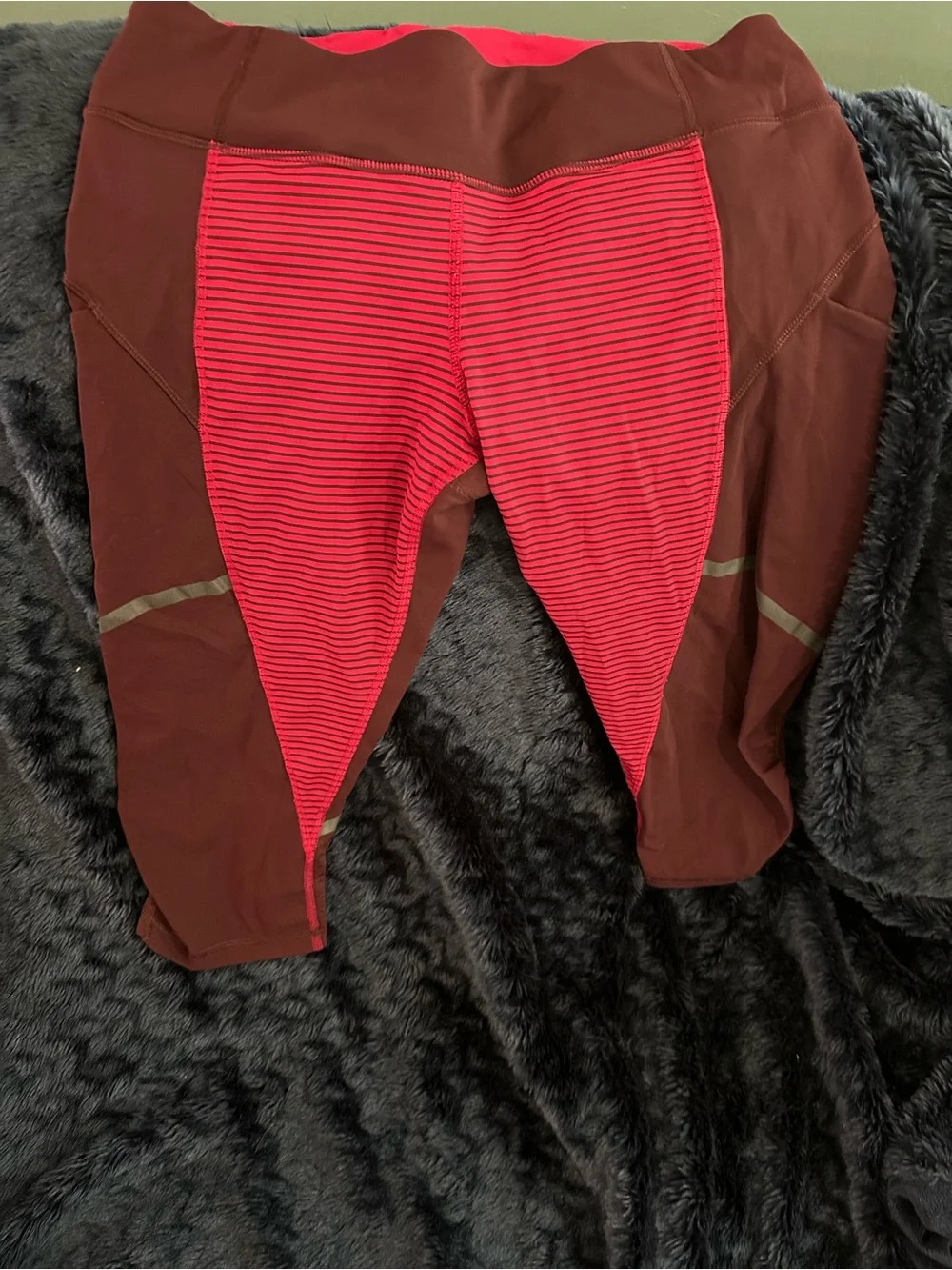 Lululemon cropped Maroon Athletic Leggings - Picture 2 of 2